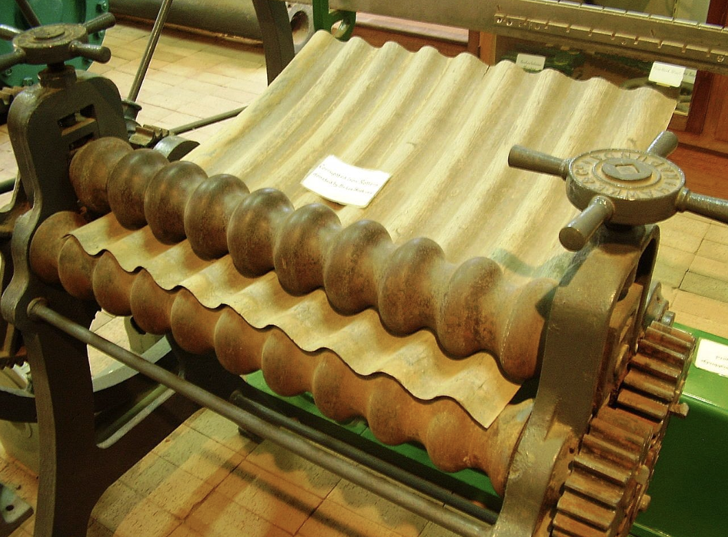 Исторический прокатный станок для придания профилированному листу арочной формы