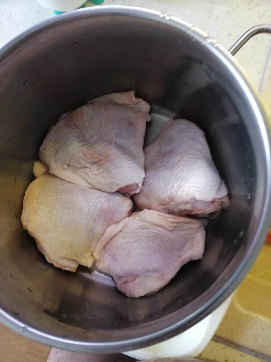 1,2 кг. А так и не скажешь! 