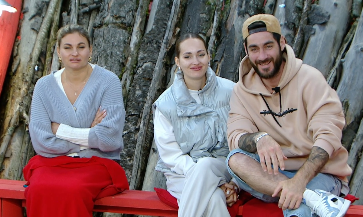 Вероника Гракович, Тигран и Вика Салибековы (фото из эфира на «Okko»)