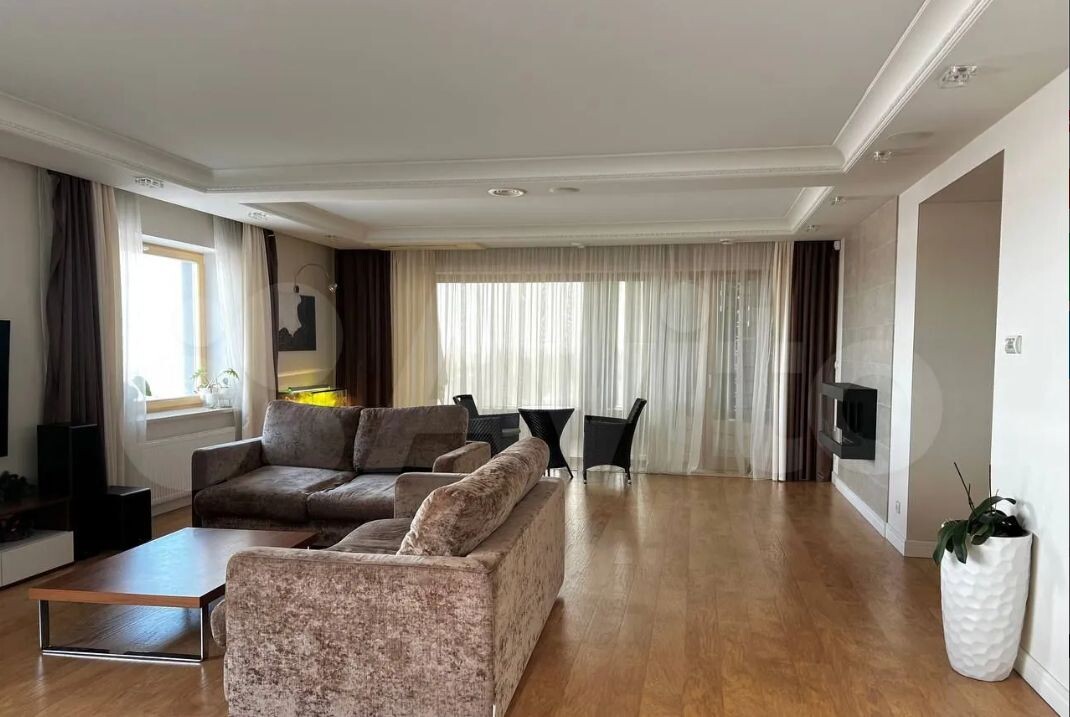    Предполагаемую квартиру экс-губернатора Карелии продают за 69,9 млн рублей©Авито