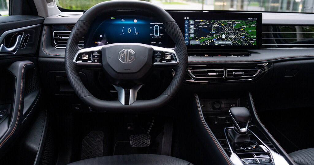 Уже до конца года россияне должны получить новый «Москвич». С 9-ст автоматом и мотором на 200 сил. Нужен ли он рынку?