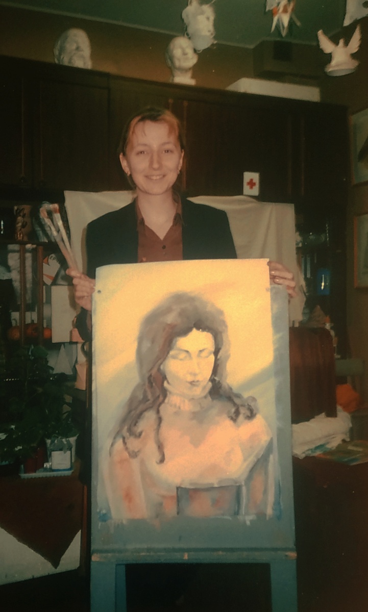 Это я начинаю портрет Эльмиры, у нас было задание портрет одногруппников.