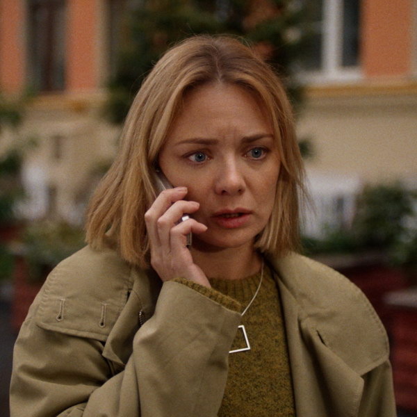     Карина Разумовская не справляется с проблемами и отправляется в отпуск в трейлере фильма «К себе нежно»