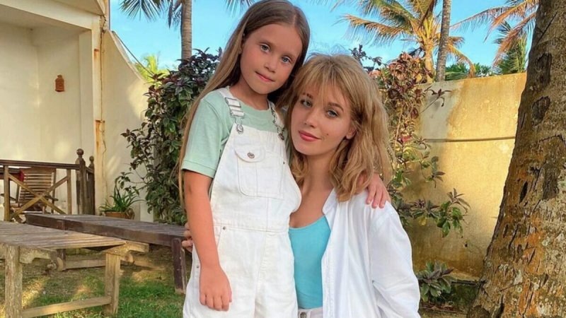    Кристина Асмус с дочкой. Фото: dzen.ru.