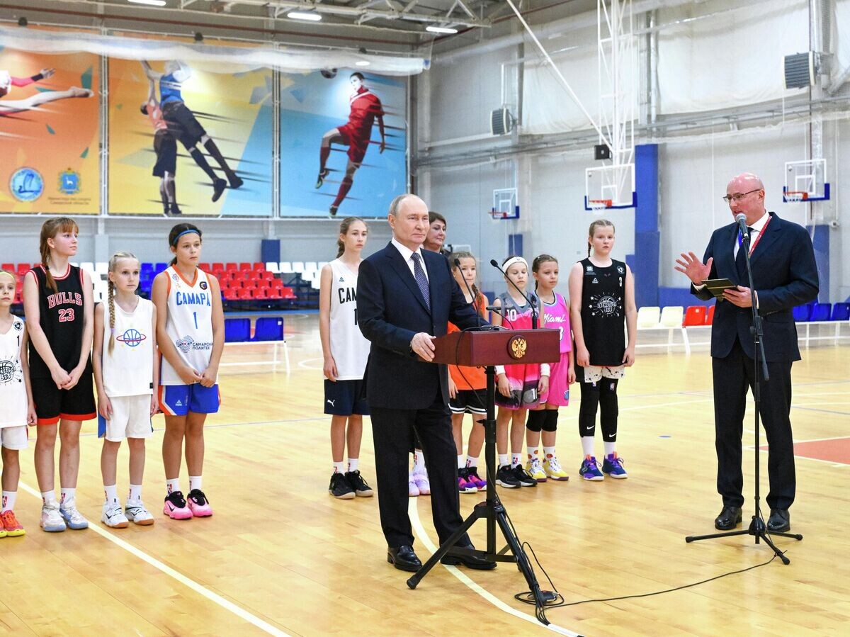    Президент РФ Владимир Путин в физкультурно-оздоровительном комплексе "Орбита" в Самаре на презентации в режиме видеоконференции новых спортивных объектов© РИА Новости / Кристина Кормилицына