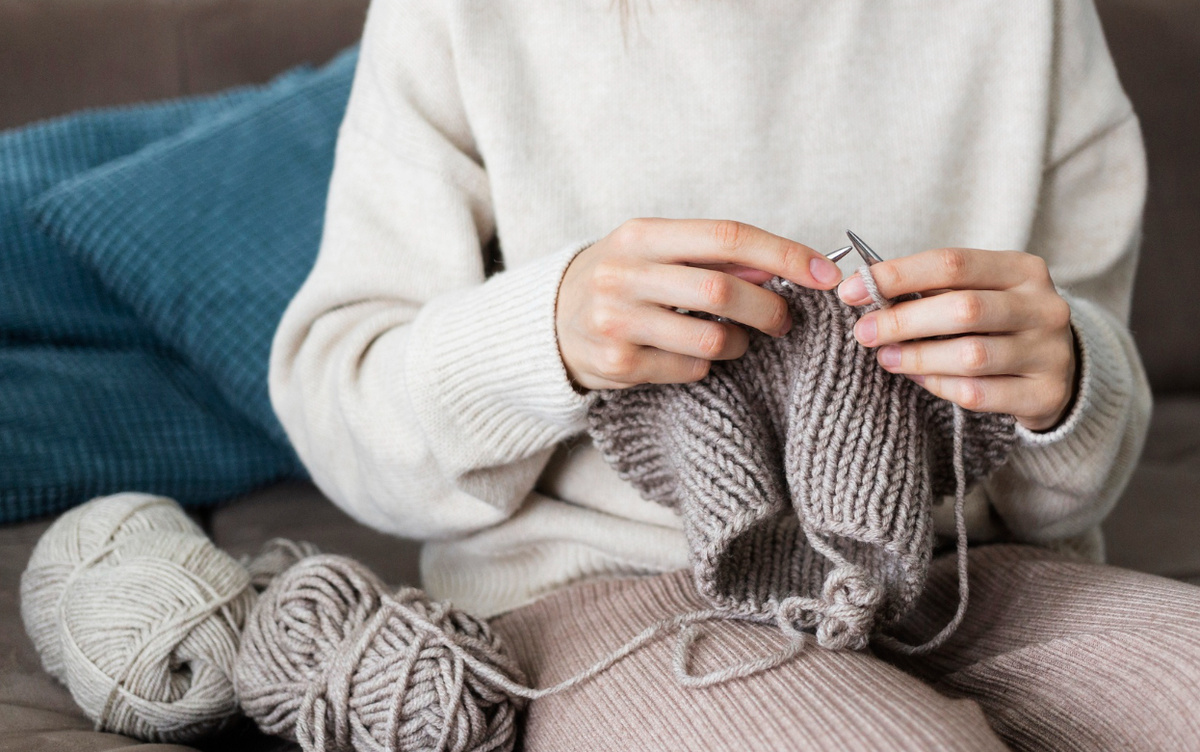    Возьмите спицы в руки: как начать вязать и не бросить после первого ряда