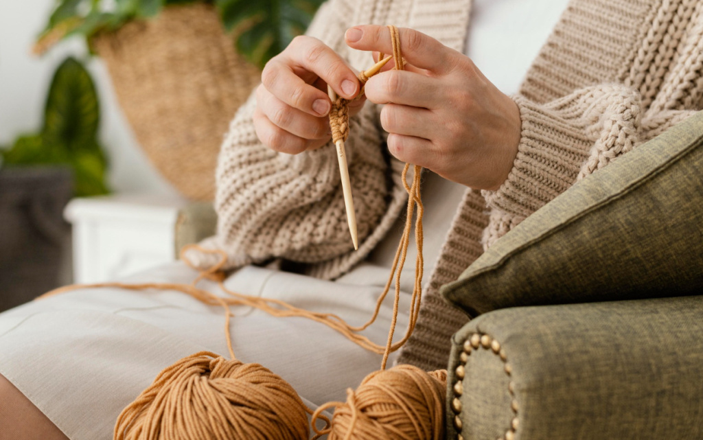  Со временем вы освоите более сложные схемы вязания, сейчас главное – научиться технике и получить удовольствие от первого результата. Фото: freepik