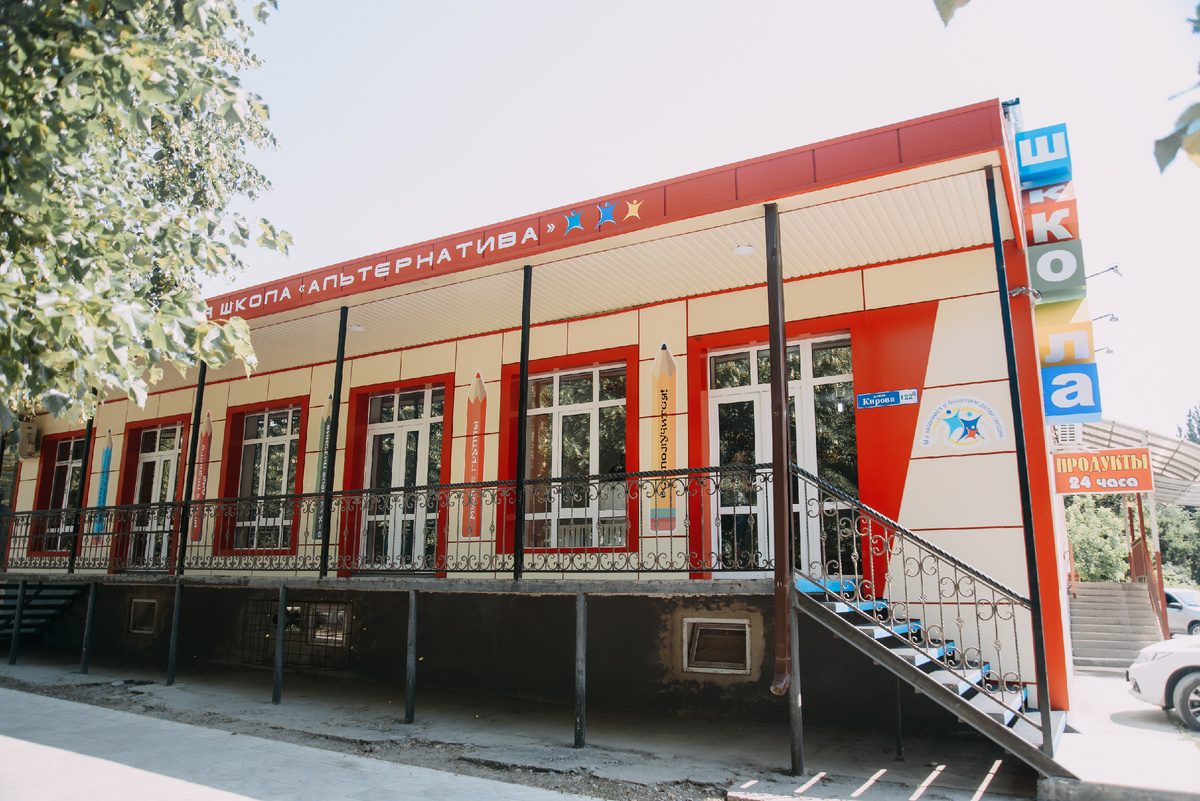 Первое арендованное здание.