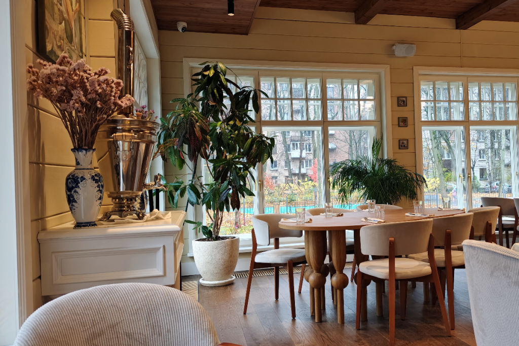 Интерьер ресторана «Огородники». Фото автора