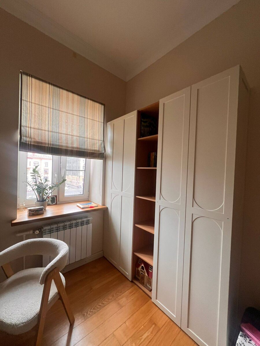 Распашной шкаф с фрезерованными фасадами в детскую