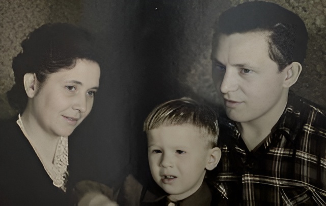 Юрий Соловьев с женой и сыном.