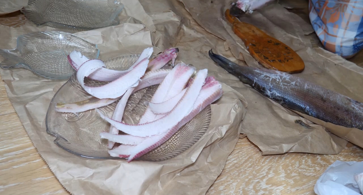 Ломтики мороженой рыбы