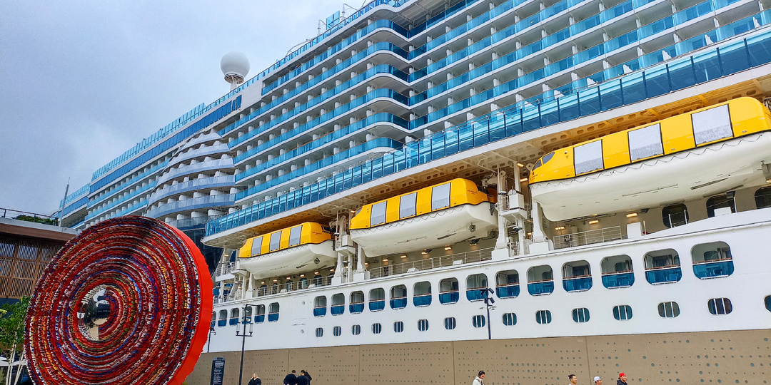 Вышел из Трабзона, но не дошел до Сочи: что случилось с круизным лайнером?