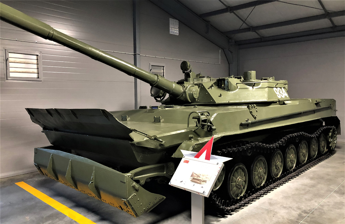 Легкий плавающий танк "Объект 934" в Техническом Центре Парка "Патриот".