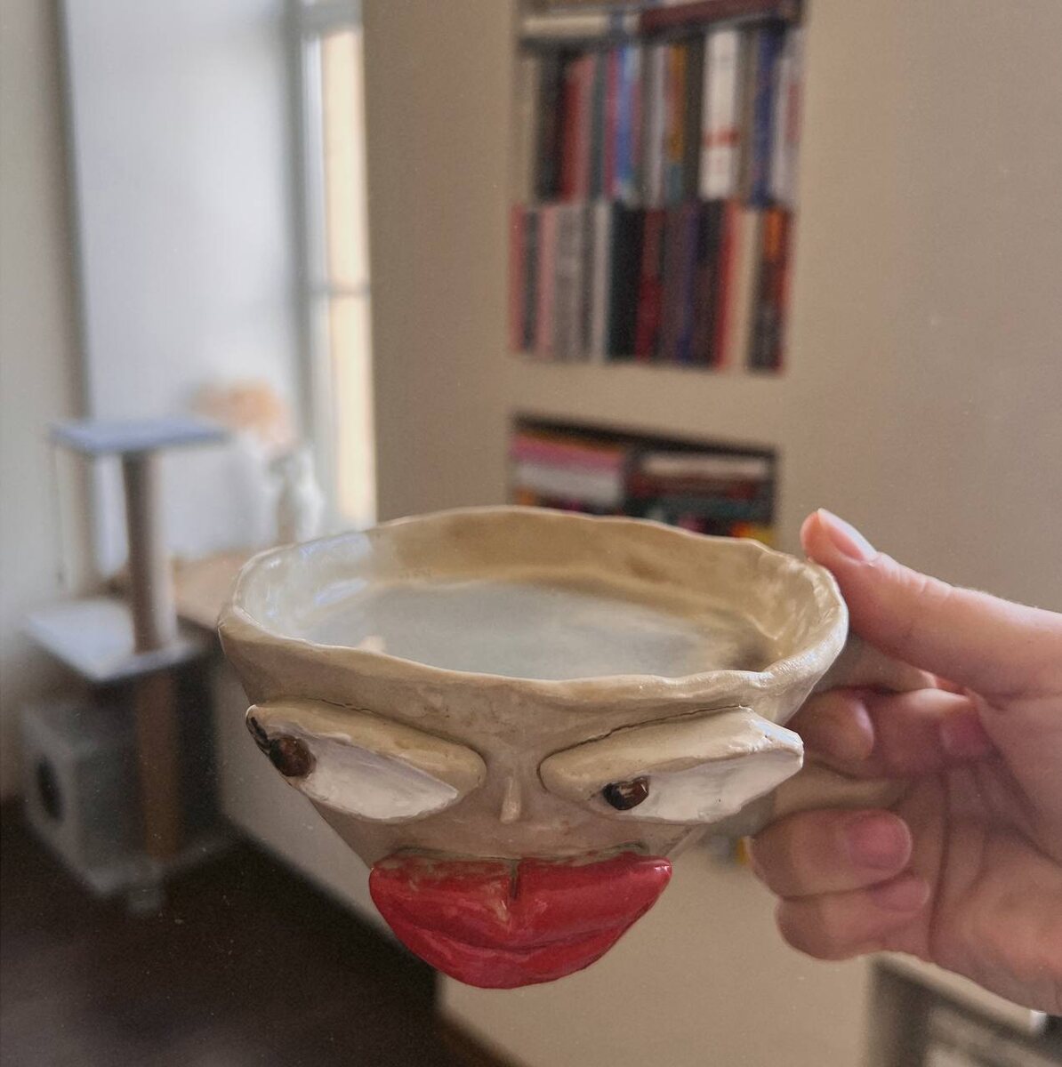 Попробуйте керамическое мастерство. Сделайте смешную кружку