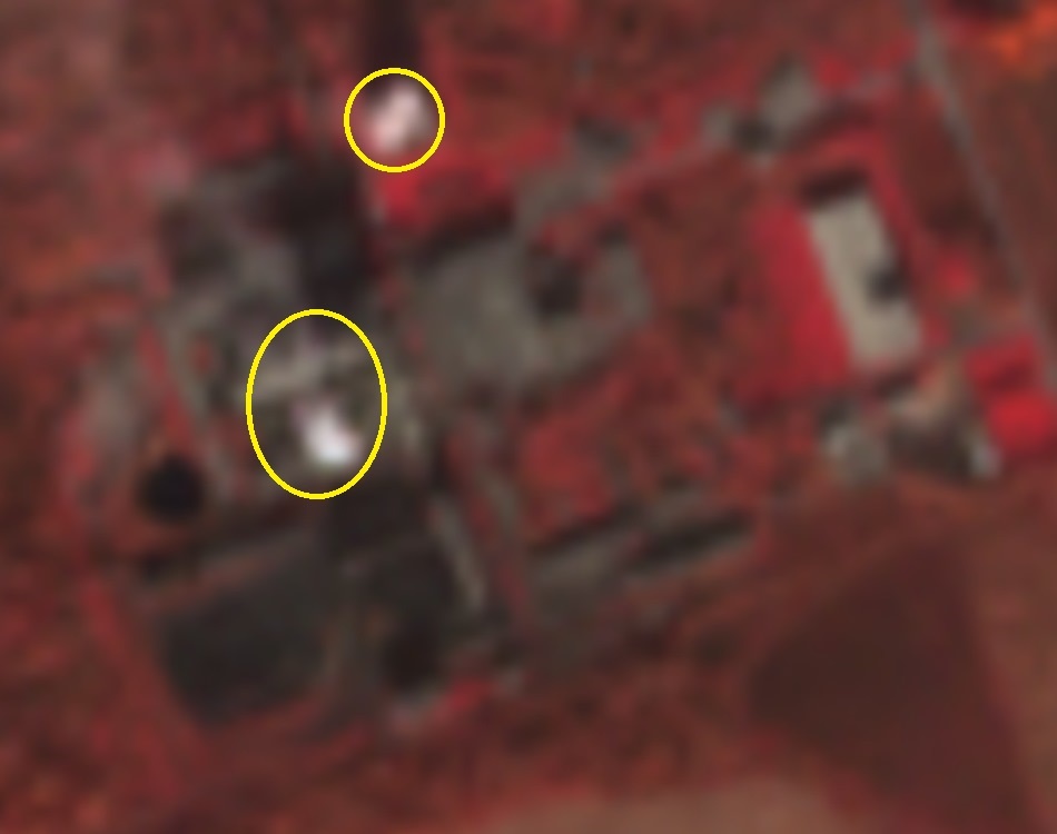 Космоснимок от 01.11.2025 Калушской ТЭС (одной из «жертв» удара 29-30.10.2025). Как видим, вполне себя парят и труба, и градирня