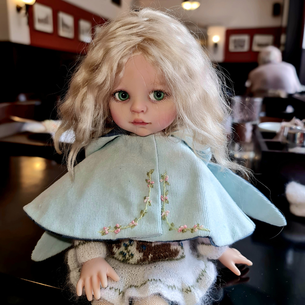 Марьяша: кушает да слушает