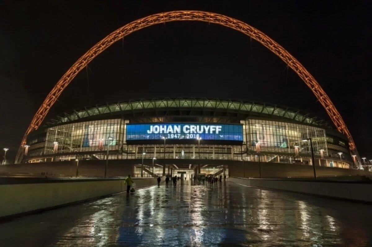    В Англии отменена минута молчания из-за не связанных с футболом событий