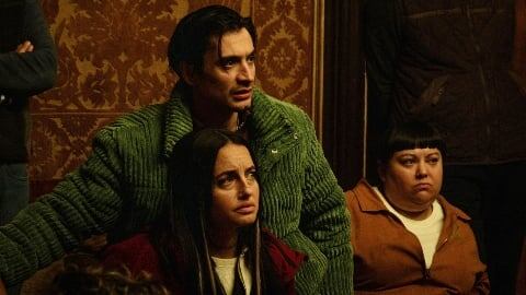 Матильде Джоли, Джулио Беранек - одни из героев данного триллера