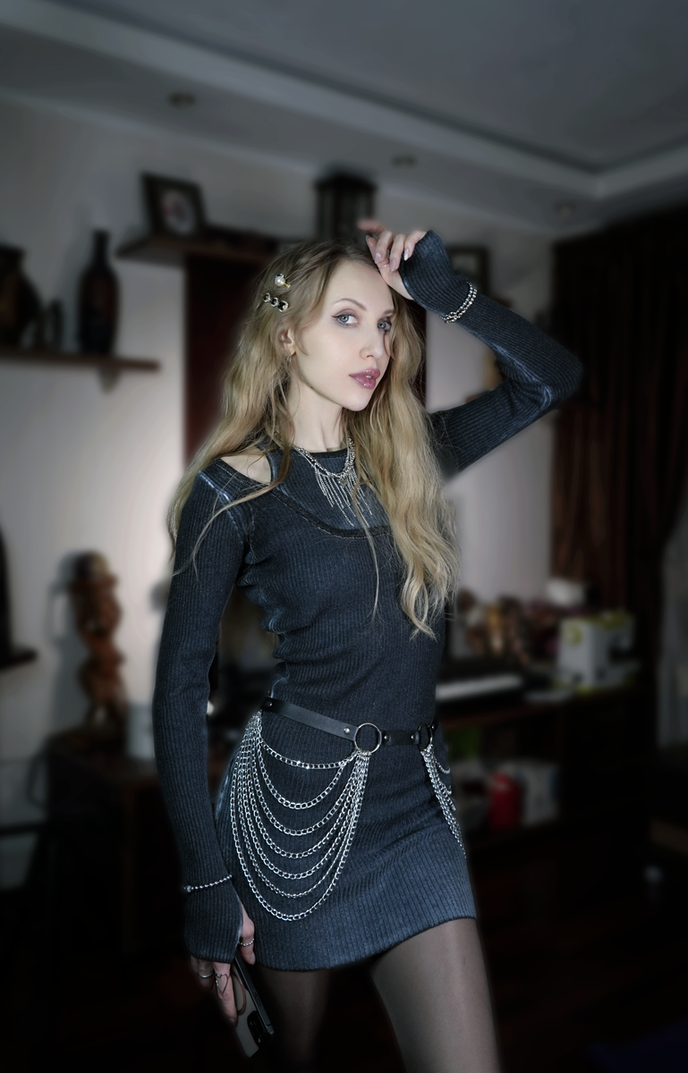 листайте вправо, платье при разном освещении