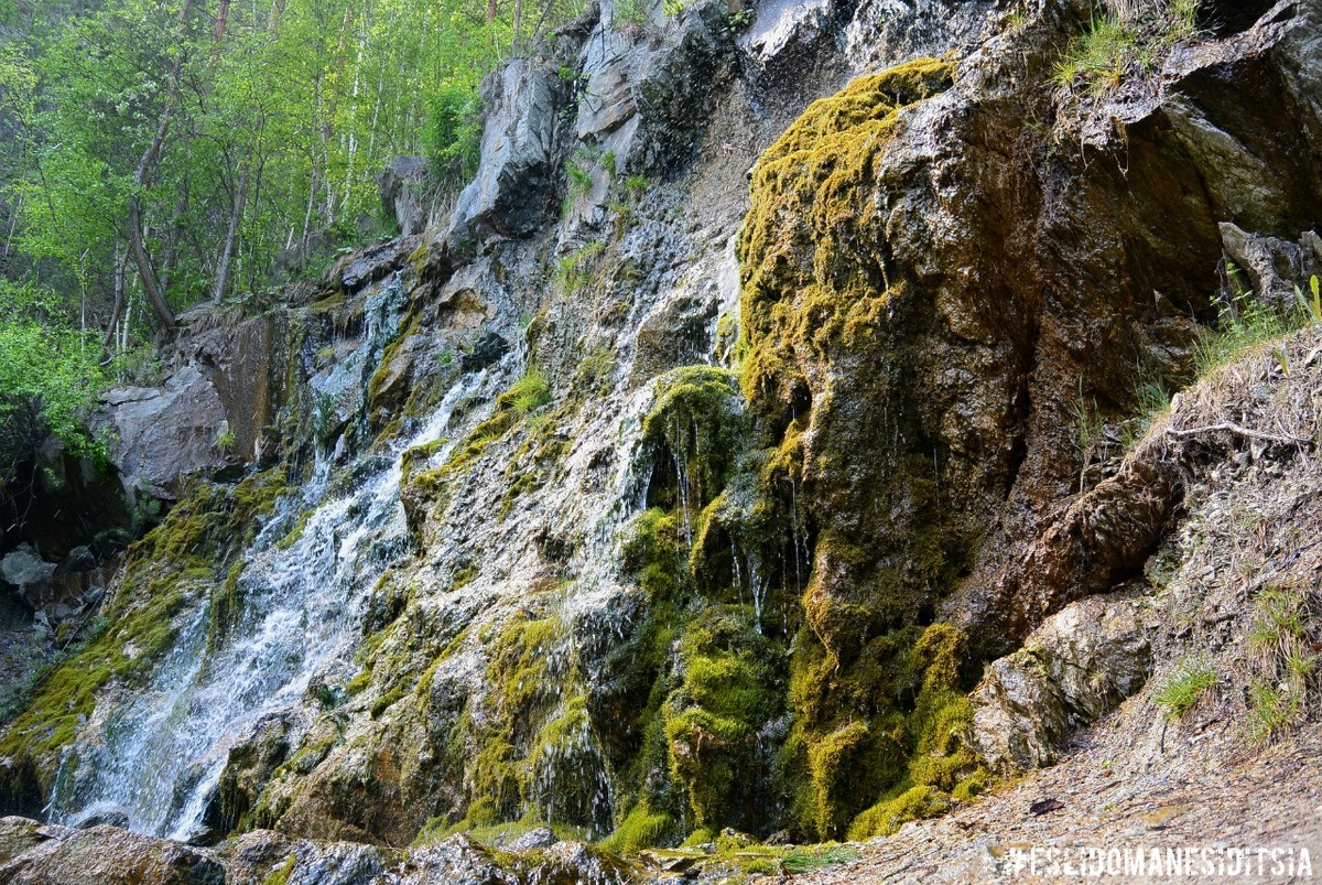 Многочисленные водопады, созданные подземными источниками