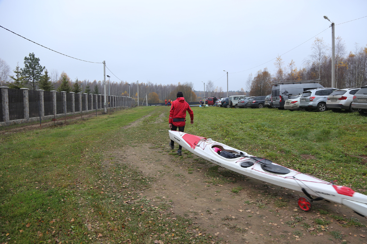 Везу каяк на старт