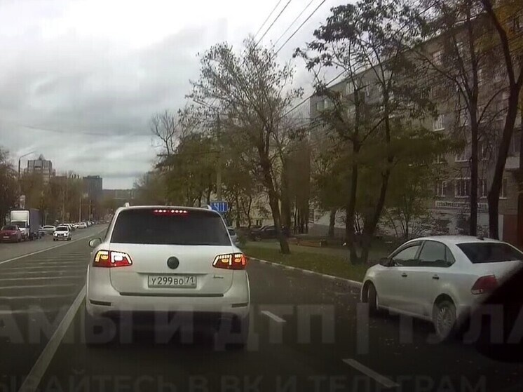     Фото: телеграм-канал "Автохамы и ДТП. Тула"