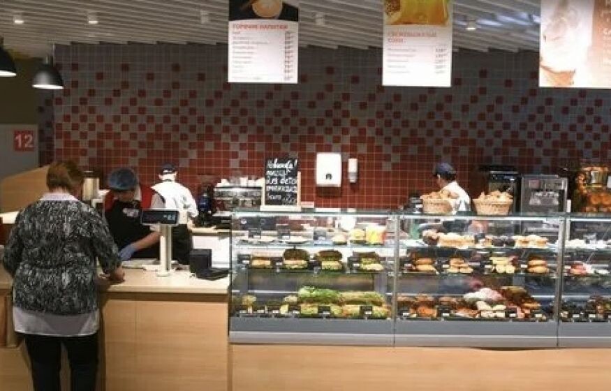    Кто печёт пирожки в супермаркетах? Депутат Госдумы предупредил о рисках «кухонь в магазинах», из-за них страдают кафе