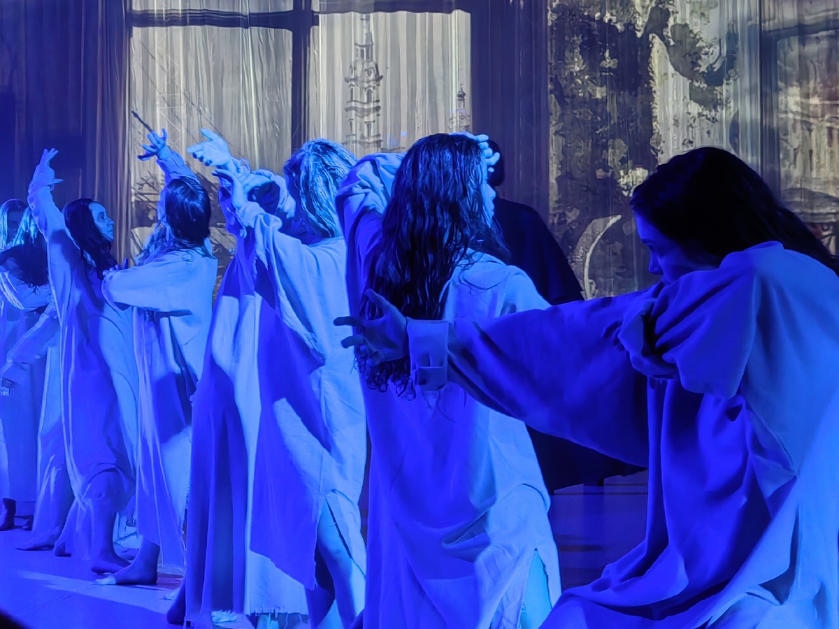 Кадр из спектакля