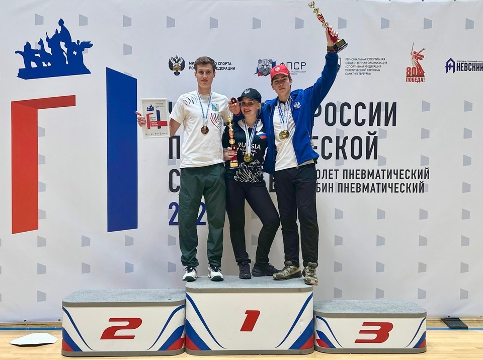    Владислав Бебнев, Екатерина Галинская и Михаил Ткаченко. Фото: Управление спорта Севастополя