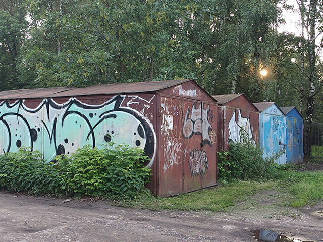 В Твери снесут 16 гаражей, киоск и ограждения
