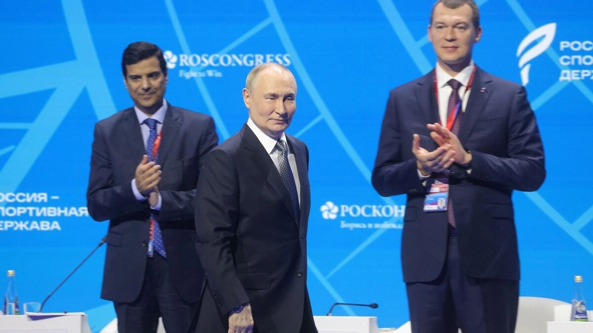 Президент России на пленарном заседании форума «Россия — спортивная держава». Фото: Сергей Карпухин, пресс-служба Кремля