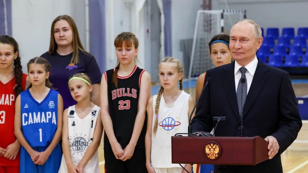 Президент осмотрел новые спортивные объекты и поговорил с молодыми спортсменами. Фото: ТАСС