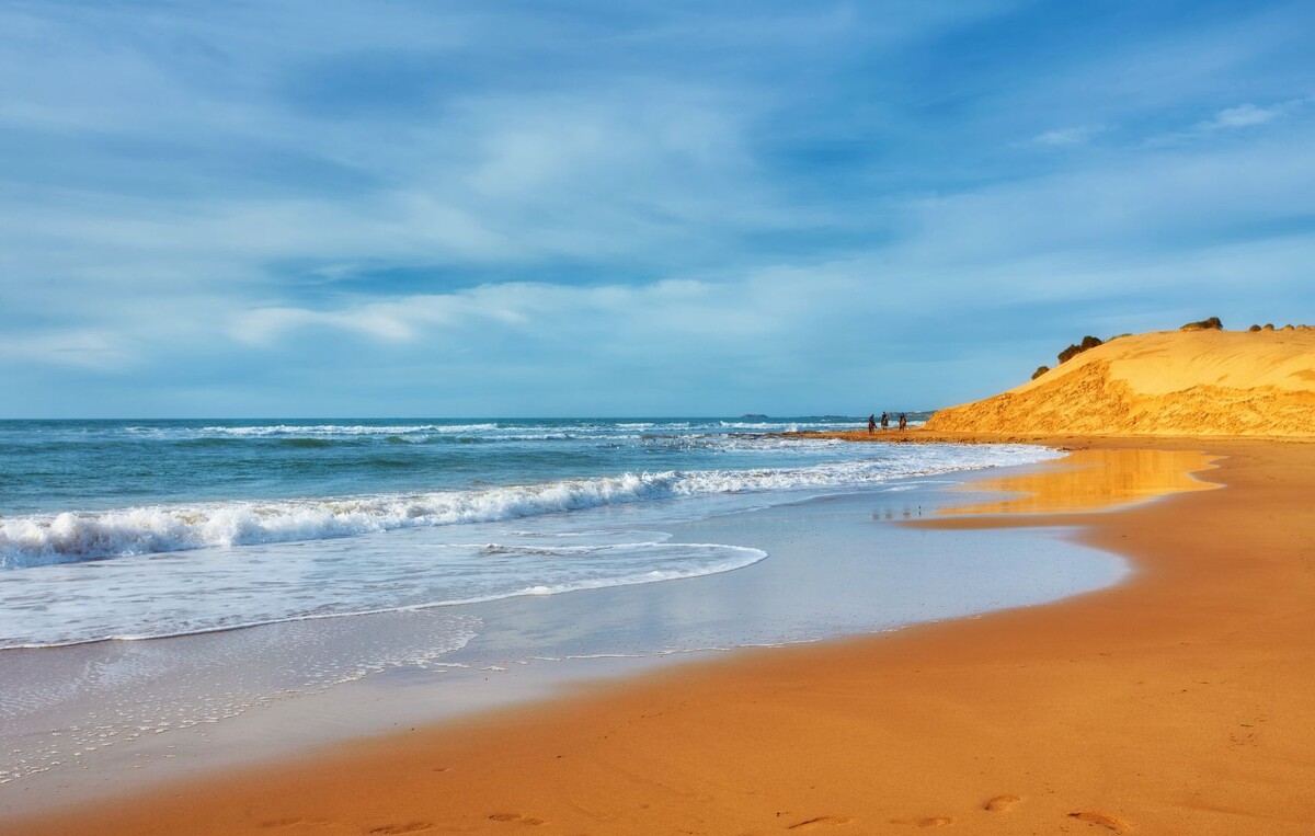 На западе экспансия арабов уперлась в конец карты