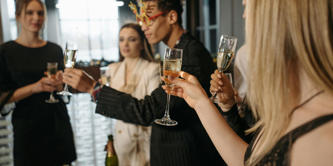 Новый год 2026 в России: где встретить, в чём быть и что говорят астрологи про год огненной лошади?