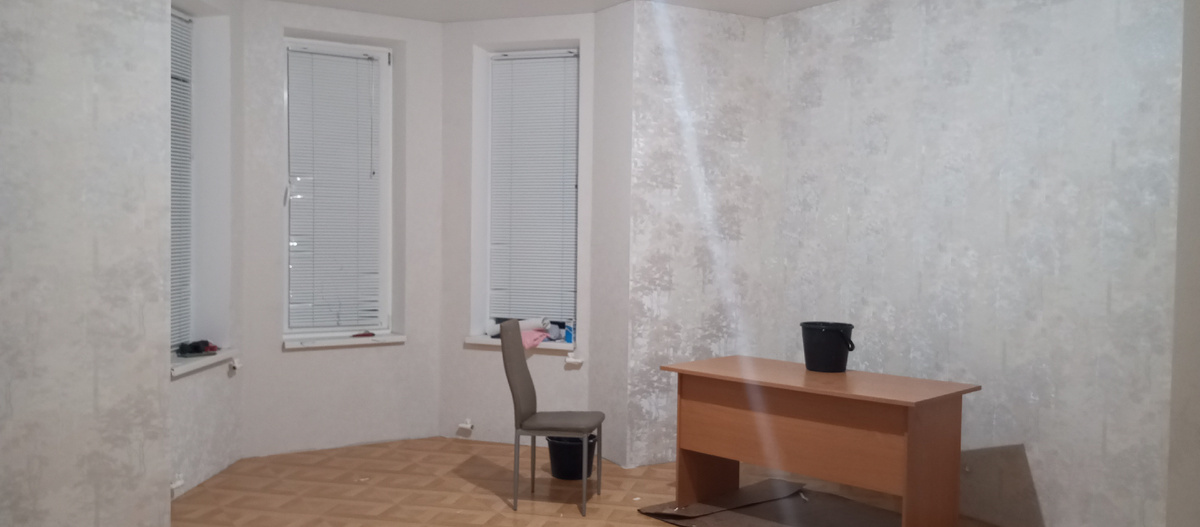 Вот там в углу этот клок. Я его даже отсужа вижу🤦