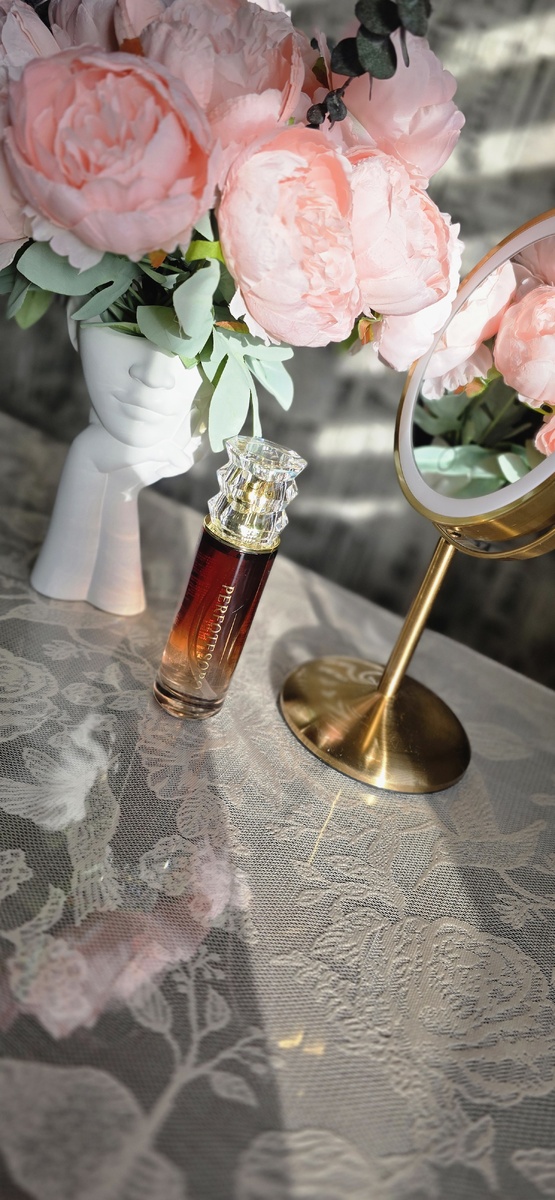 Зеркало тоже с маркетплейса за более чем полгода применения остается любимым.