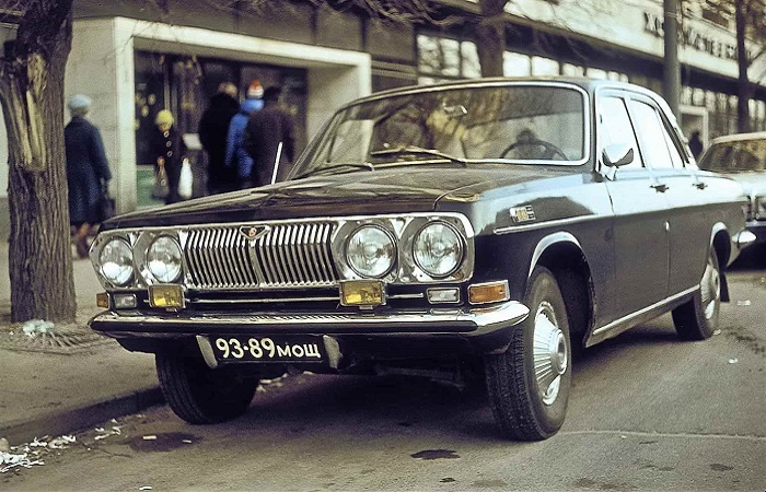 Зачем нужны были «Волги» с четырьмя фарами, и для кого их делали