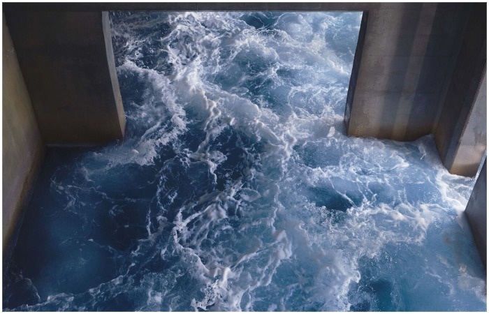 Район - это полуостров, который держится на бетонных цилиндрах.