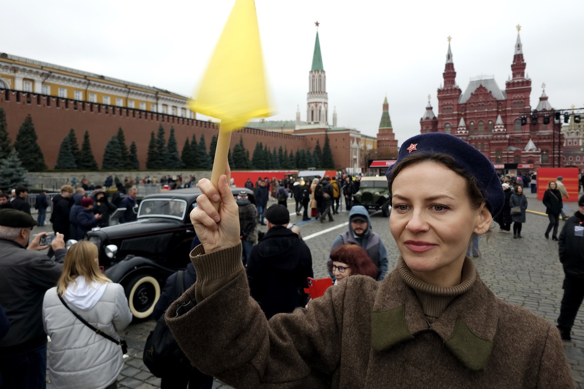    На три дня события на Красной площади как будто вернулись на 84 года назад. /Константин Завражин/РГ