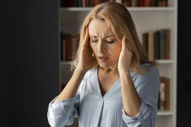    Почему может резко начать кружиться голова при изменении ее положения?