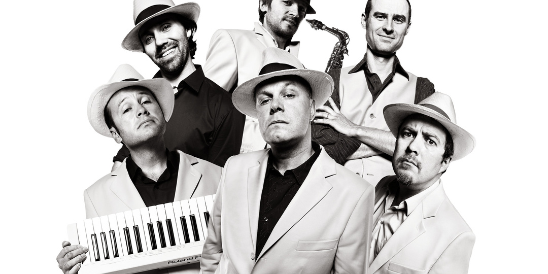 Джаз, самоирония, театр: как группа "Несчастный случай" создала уникальный жанр русского интеллектуального рока.