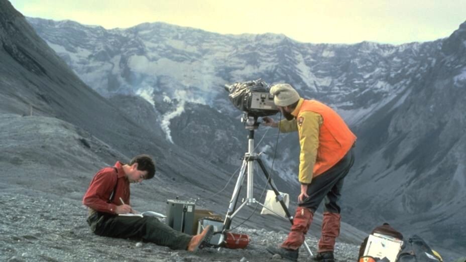 Антоник намеревался стать геологом