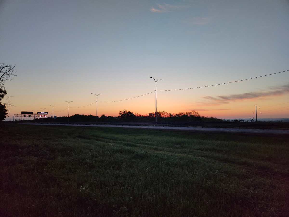 Трасса М4 у Богучара перед рассветом.