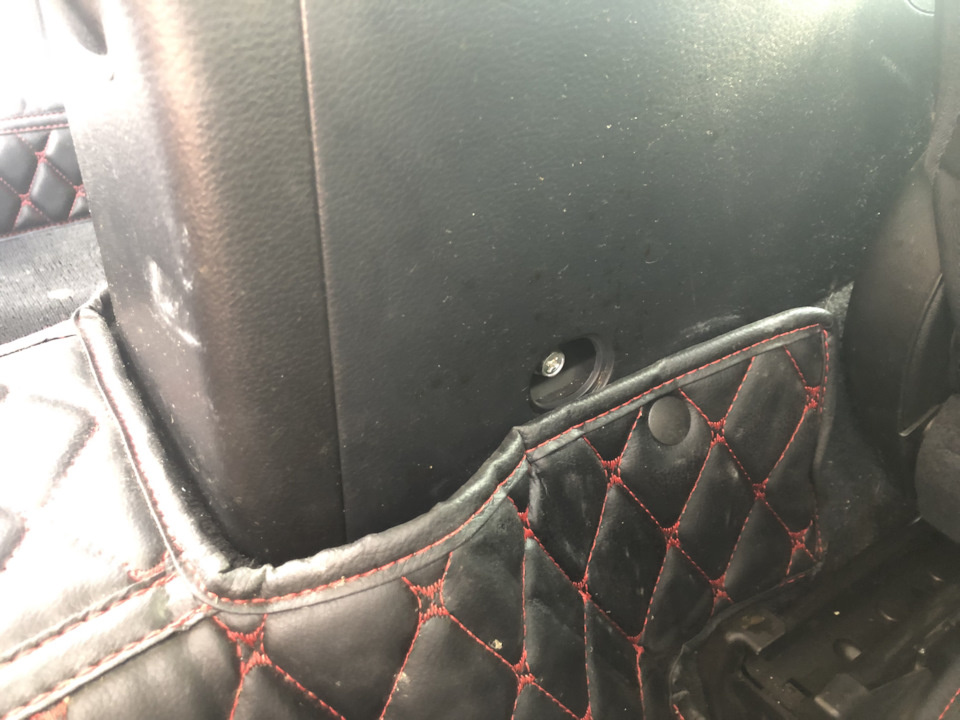 Потом откручиваем здесь