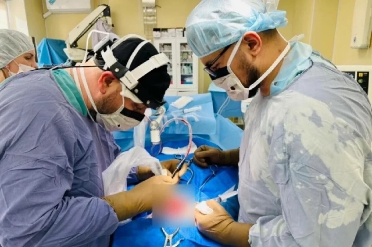    Выпал из окна — расколол череп: врачи Приморья спасли малыша 1,5 лет