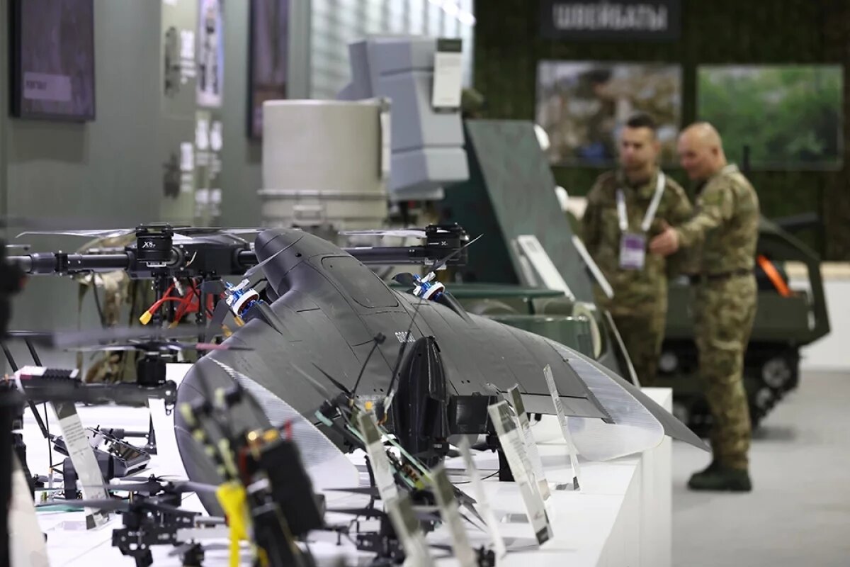    На выставке в Национальном центре «Россия», посвящённой итогам трёхлетней работы Народного фронта под девизом «Всё для Победы!».