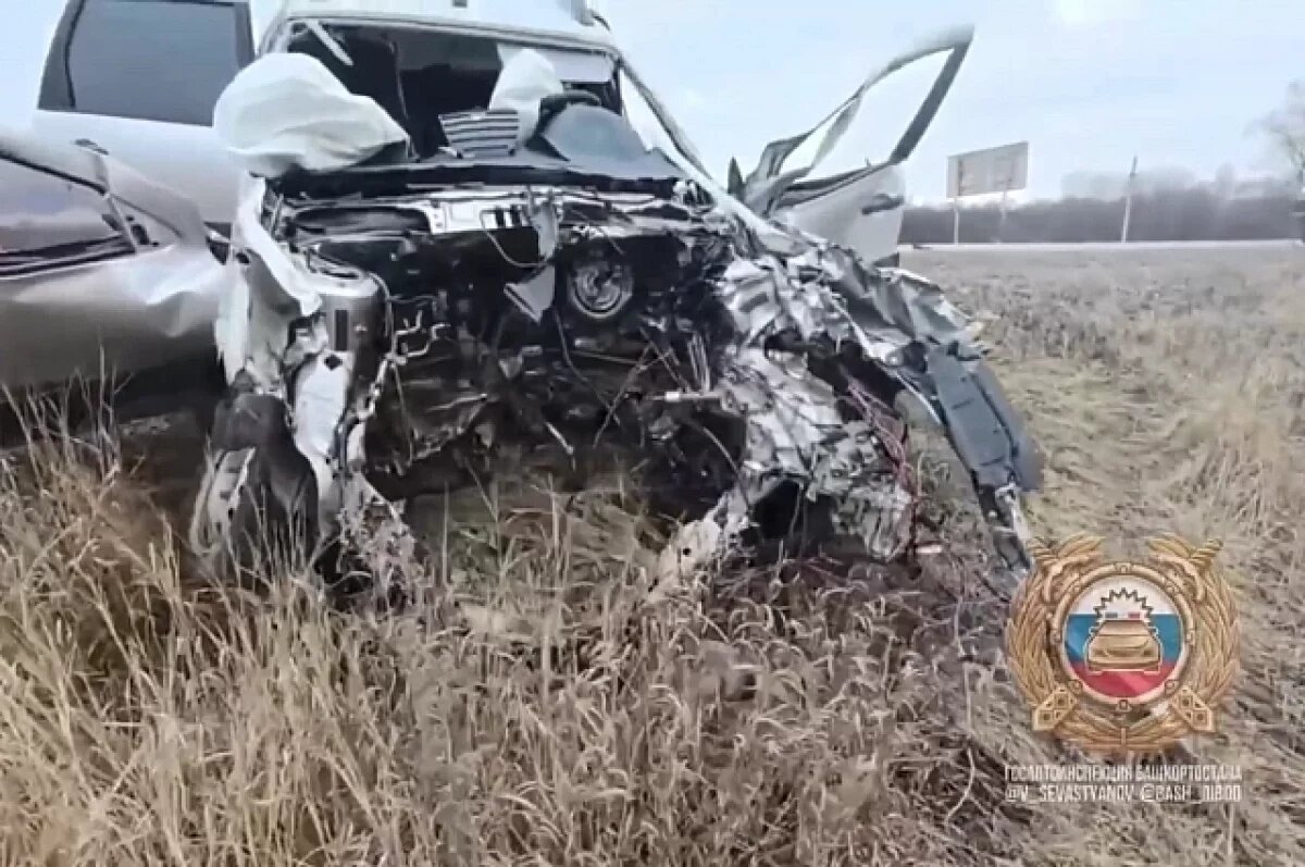    В Башкирии в лобовом столкновении «Гранты» и грузовика погиб человек