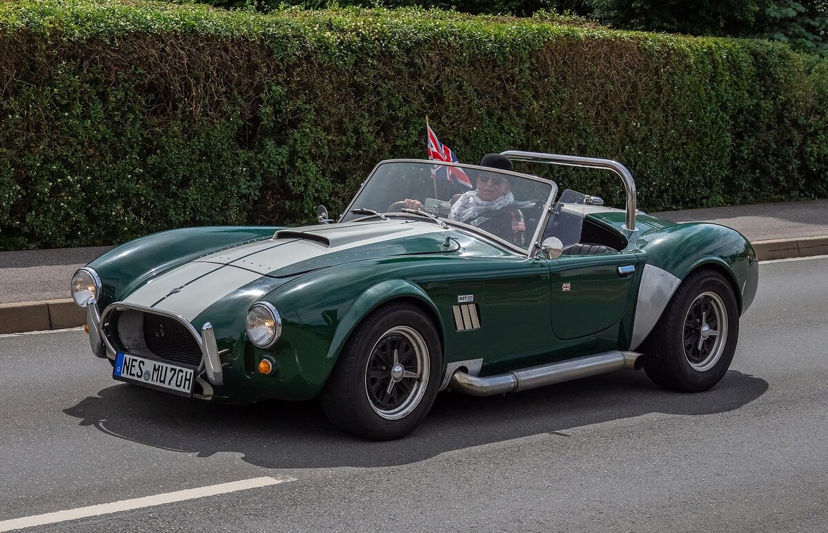   AC Cobra 427