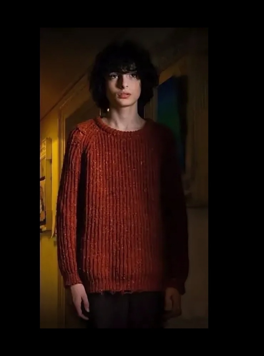 Что-то  похожее я вязала ей в детстве, не носила ни дня: колется, выглядит большим. 